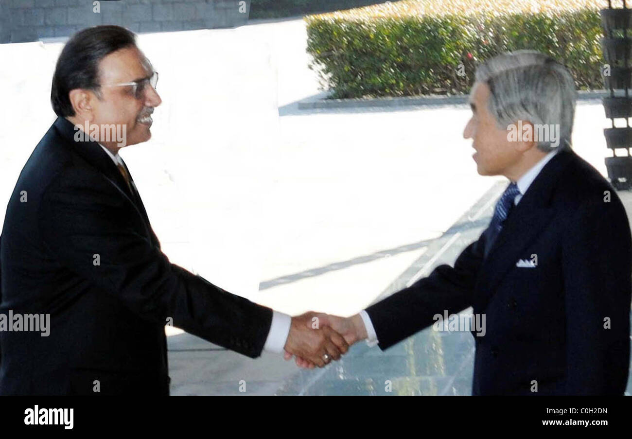 President, Asif Ali Zardari being received by Japan Emperor, Akihito on his arrival at Imperial Palace in Tokyo on Wednesday, Stock Photo