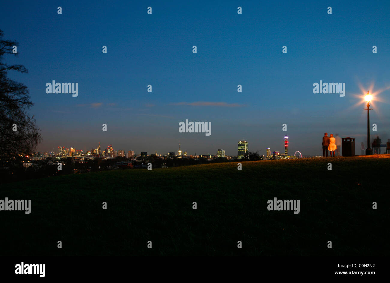London skyline night bt tower hi-res stock photography and images - Alamy