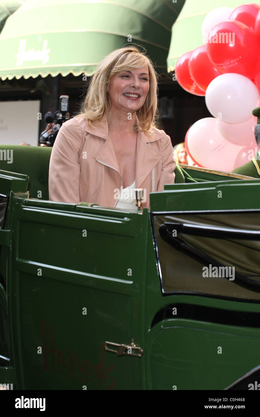 Harrods summer sale london kim cattrall hi-res stock photography and ...