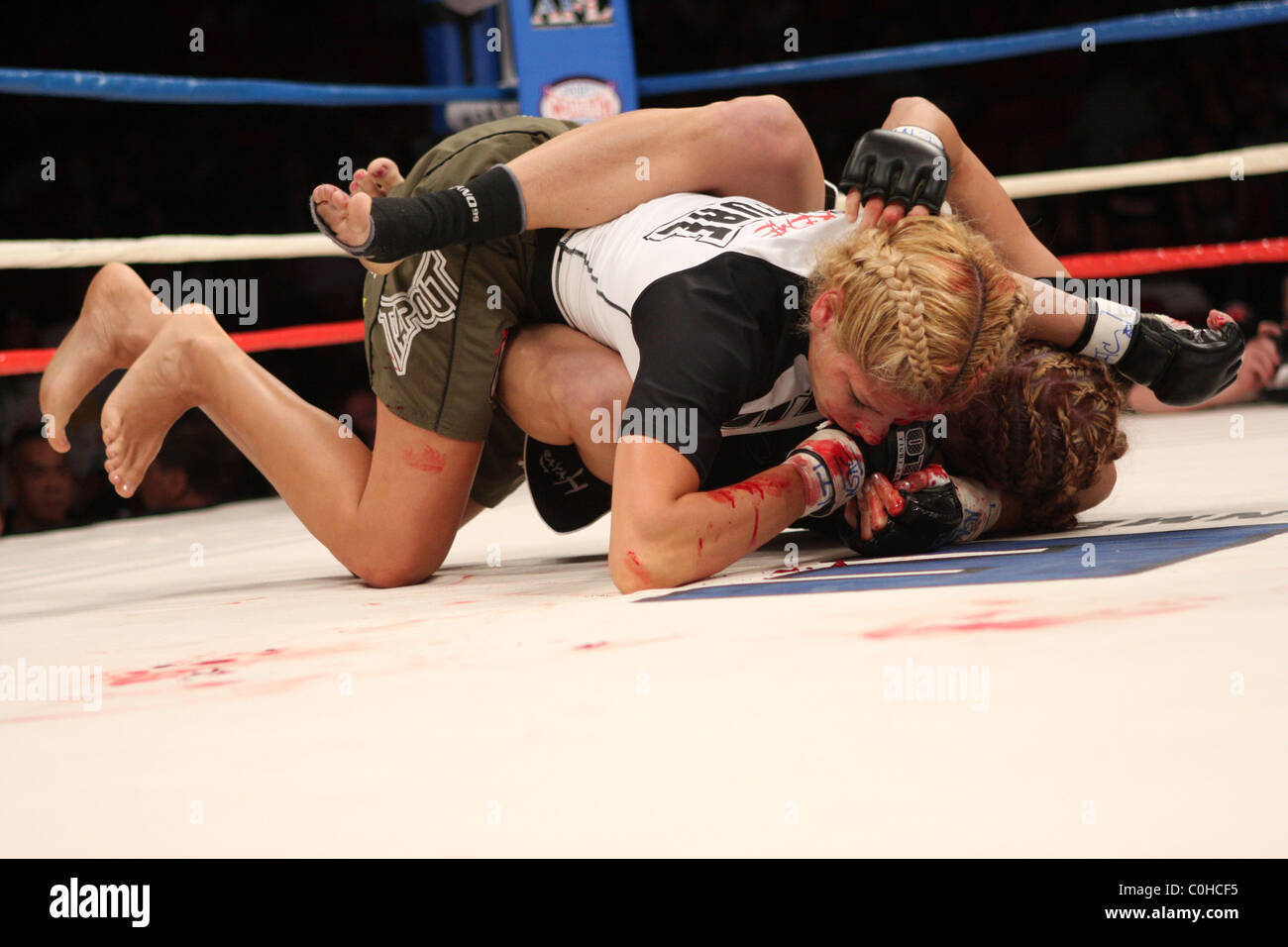 MMA fight between Kim Rose and MMA legend Randy Couture's wife Kimberly in her debut fight at the Thomas and Mack. Kim Rose won Stock Photo