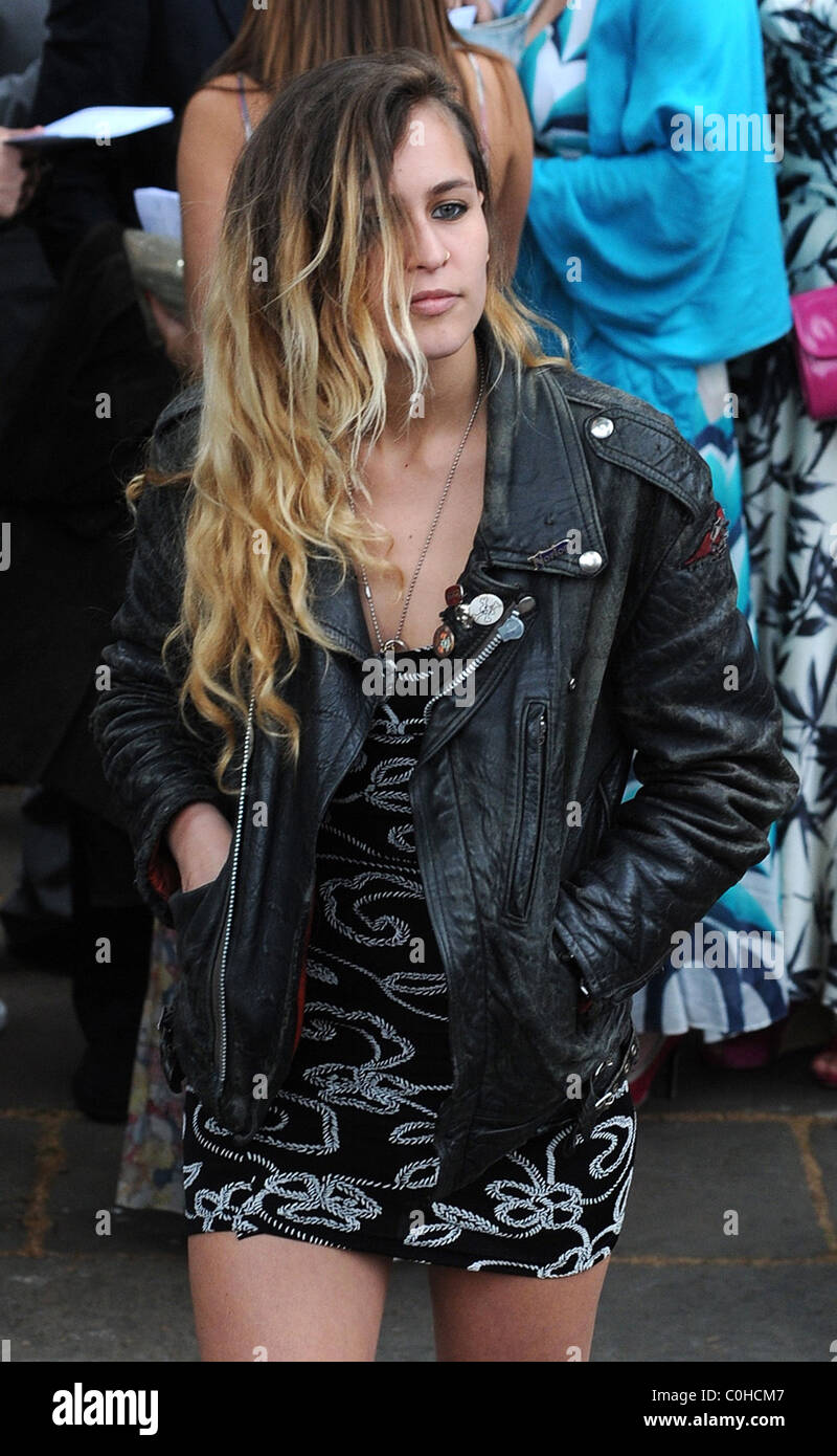 2019 Alice Dellal nude (41 photo), Sexy, Bikini, Feet, braless 2018 2019 Alice Dellal nudes (53 photo), Sexy, Paparazzi, Instagram, butt 2015