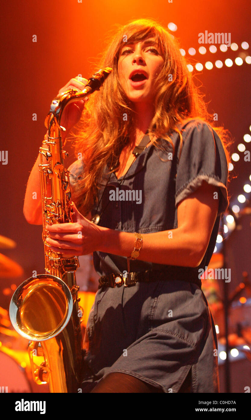 Abi Harding The Zutons performing at Live Music 2008 at Sherwood Pines Forest Park Nottinghamshire, England - 21.06.08 Stock Photo