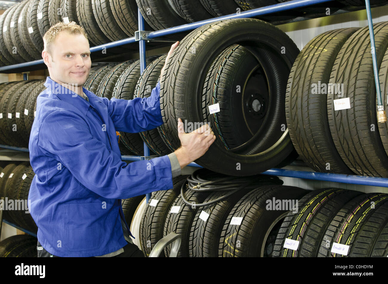 Car tyre repair hires stock photography and images Alamy