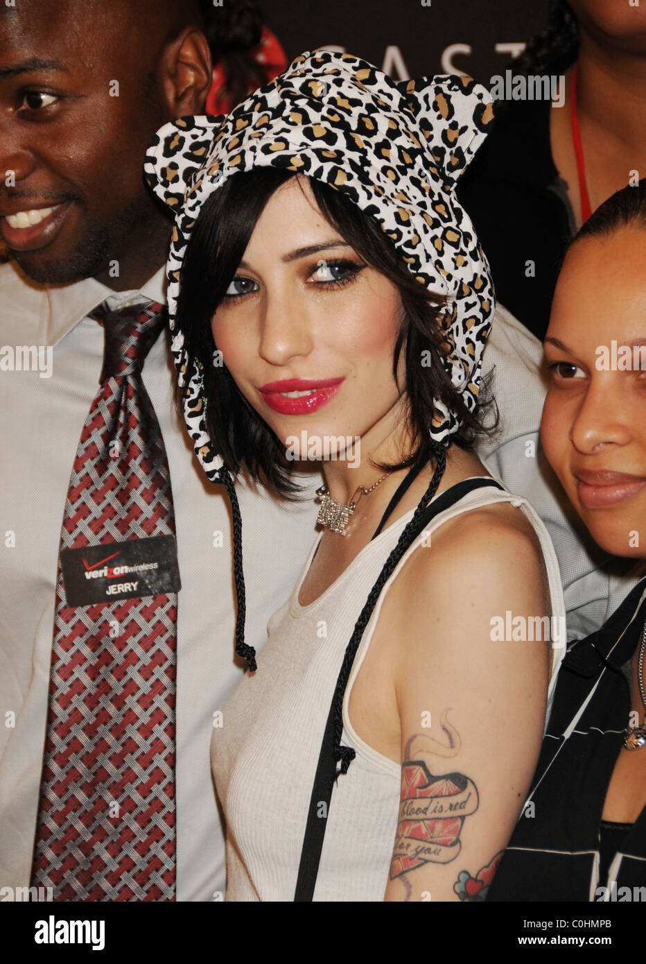 VERIZON VIP TOUR ARTISTS SIGN AUTOGRAPHS. SOHO, NYC. 06-25-2008 PHOTO BY  DAN JACKMAN - OOOO-XXXXX XXXXXX ® 2008 Stock Photo - Alamy