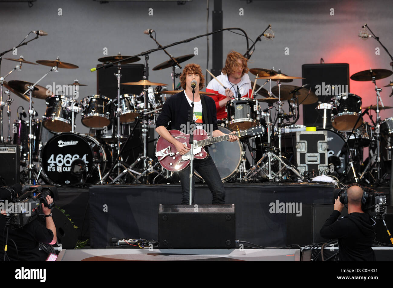 Johnny Borrell of Razorlight performs live at Nelson Mandela's 90th ...