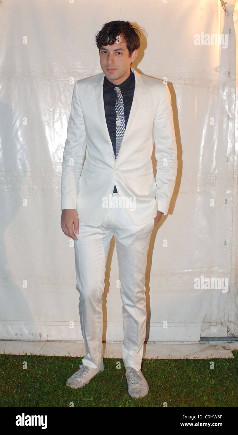 Mark Ronson poses backstage at the &lsquo;Rose Tree Jam&rsquo; at Bowood House
