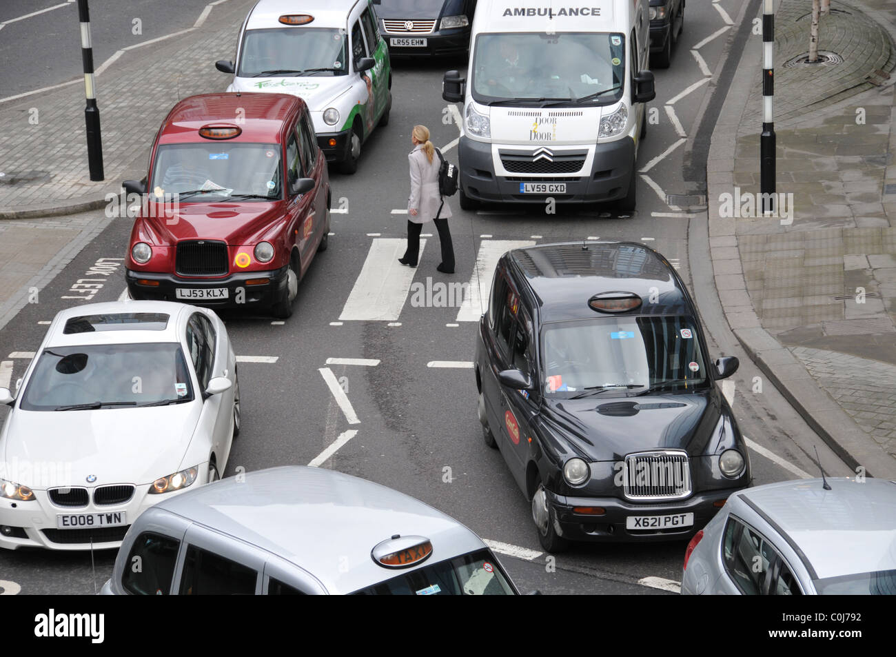 Crossing road dangerous hi-res stock photography and images - Alamy