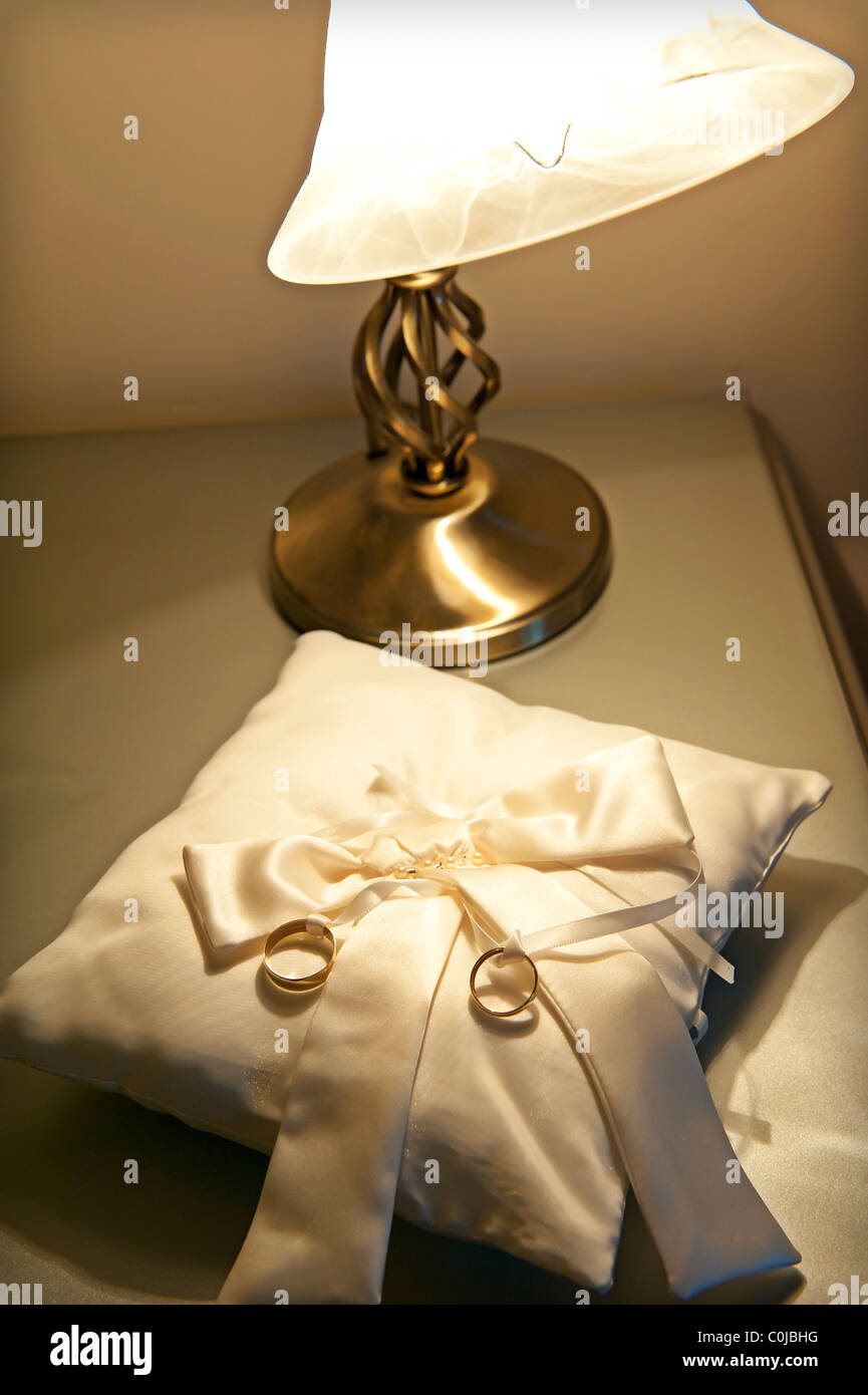 wedding rings on cushion Stock Photo Alamy