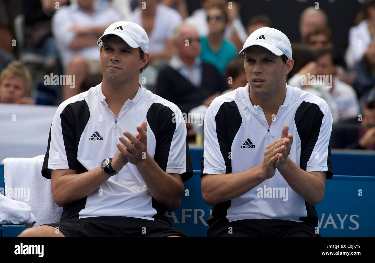 Tennis twins Bob (left) and Mike Bryan of the USA after their doubles  victory in the Medibank International, Sydney Stock Photo - Alamy