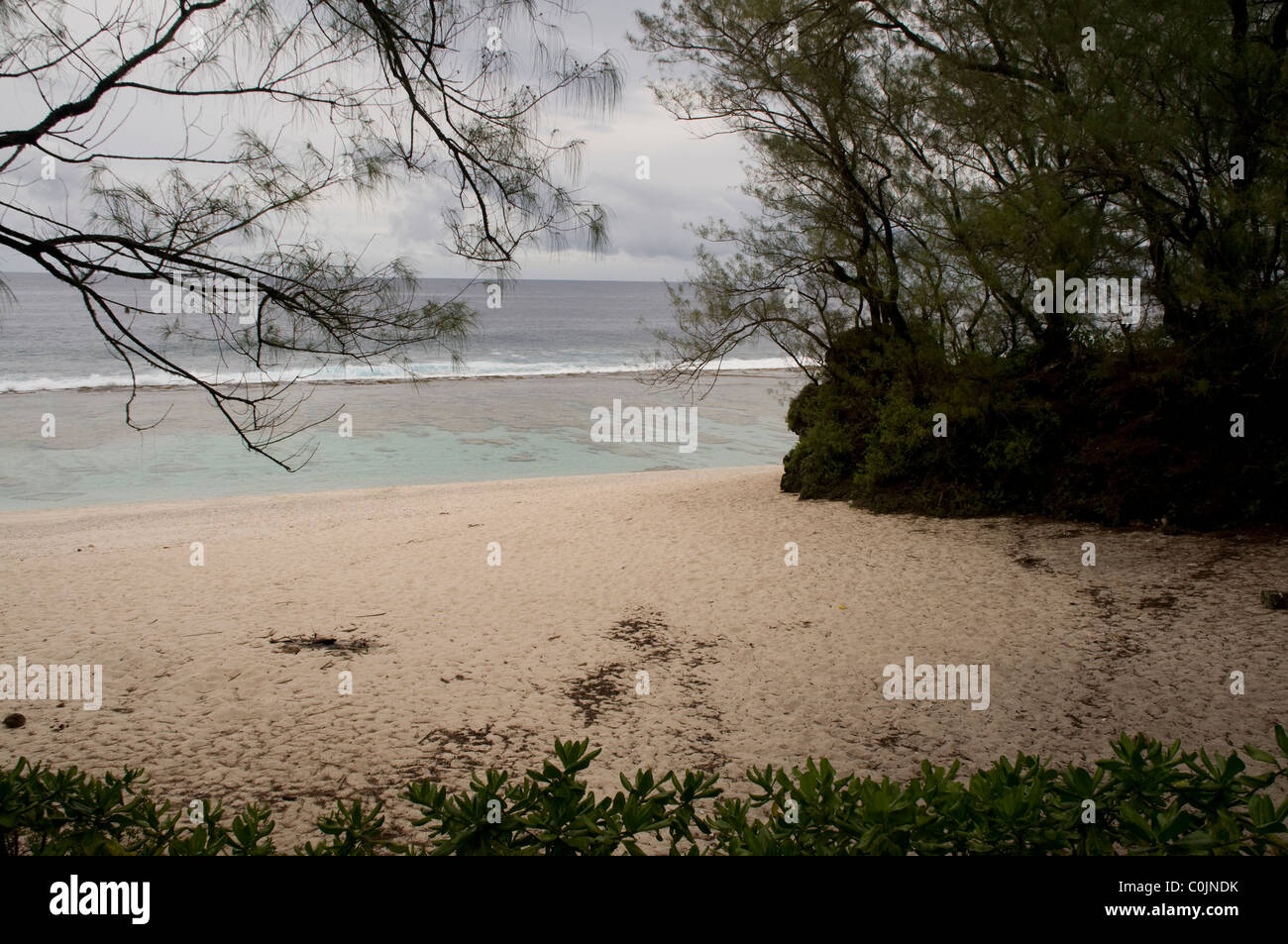 Atiu has only small, but very private beaches.  Atiu in den Cook-Inseln hat nur kleine, dafür aber einsame Strände. Stock Photo