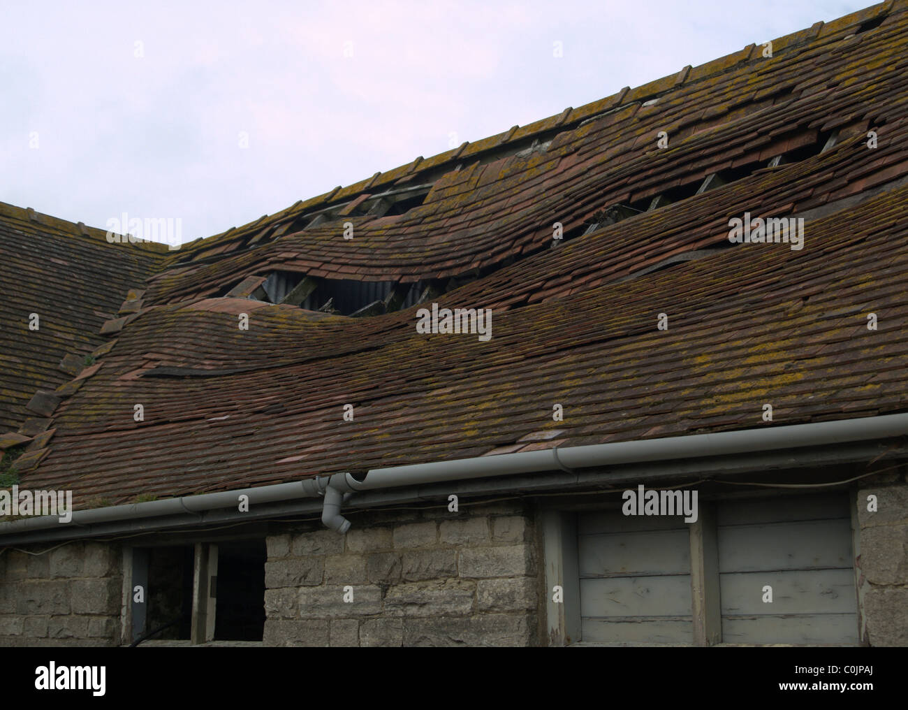 Sagging barn roof hi-res stock photography and images - Alamy