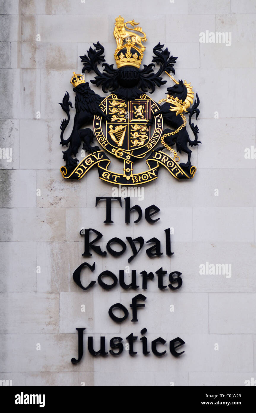 The Royal Courts of Justice Dieu et mon Droit, Coat of Arms, Fleet Street, London, England, UK Stock Photo