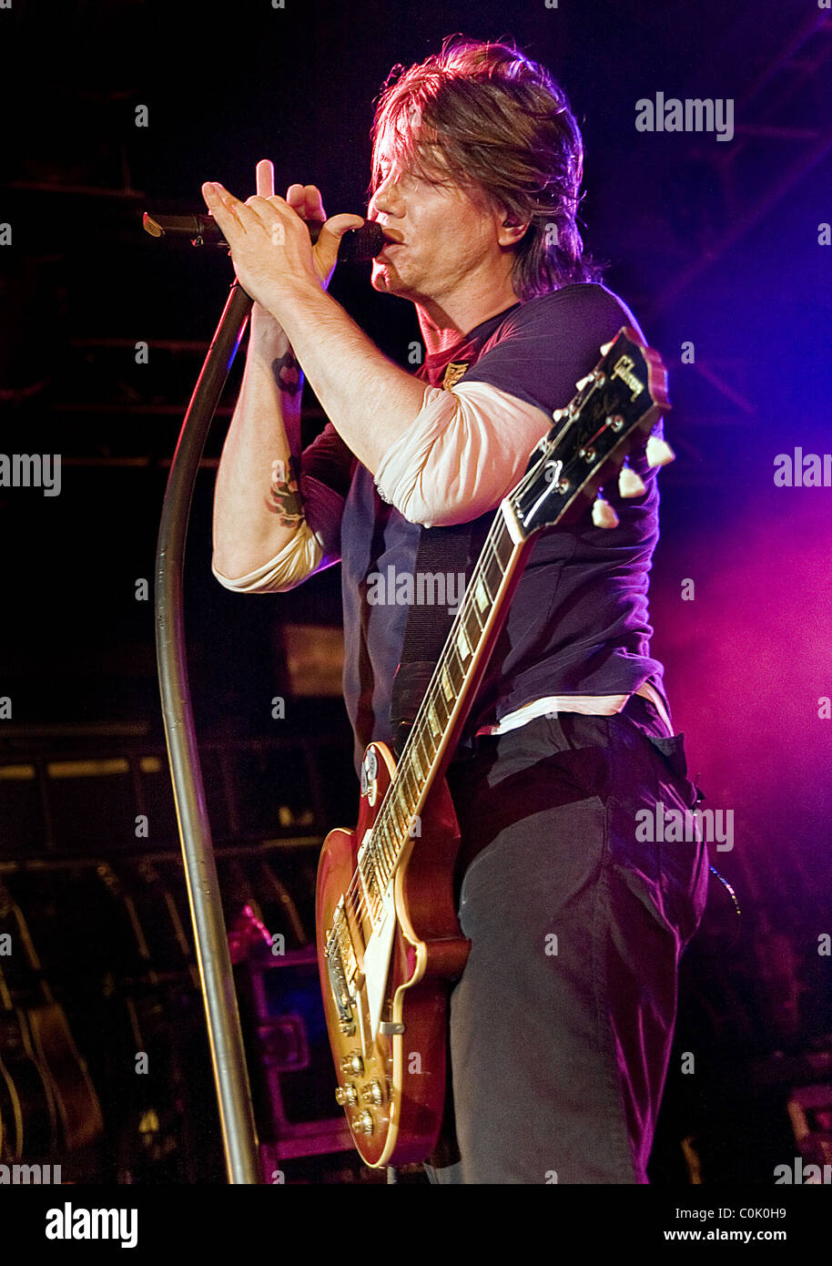 John Rzeznik of The Goo Goo Dolls performing at Liverpool Carling Academy  as part of their UK tour Liverpool, England Stock Photo - Alamy