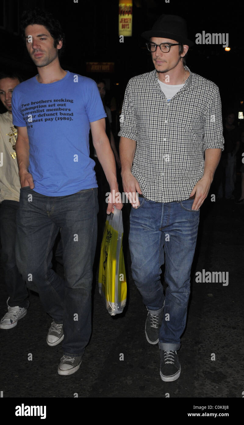 Josh Hartnett looked almost unrecognisable, as he walked through Soho with a group of friends. The usually smartly dressed Stock Photo