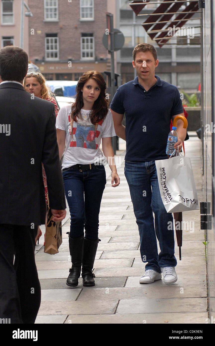 emma-roberts-out-shopping-in-dublin-city-centre-with-a-friend-dublin