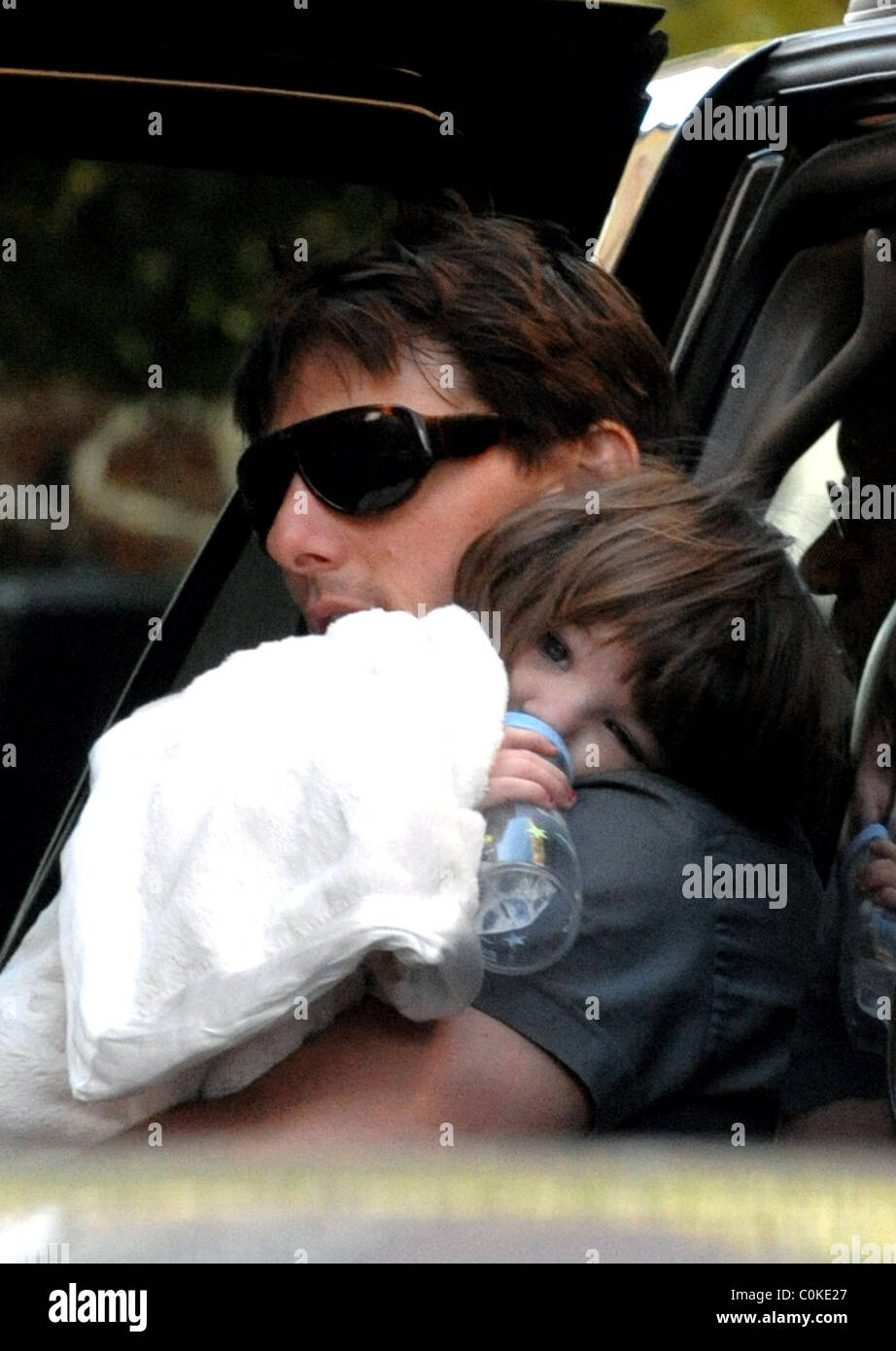 Tom Cruise And Daughter Suri Cruise Visit Mrs Tom Cruise As She 