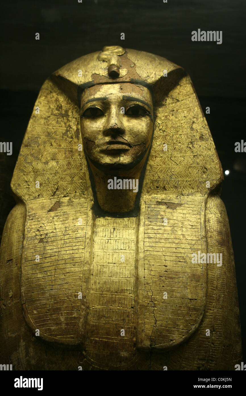 Bust or golden head mask of an ancient Pharaoh from Egypt Stock Photo ...