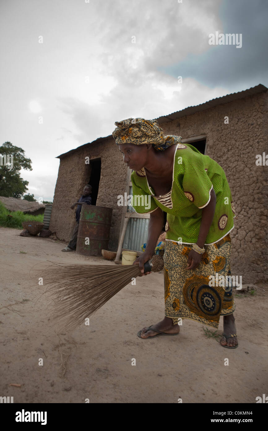 African woman sweeping hires stock photography and images Alamy