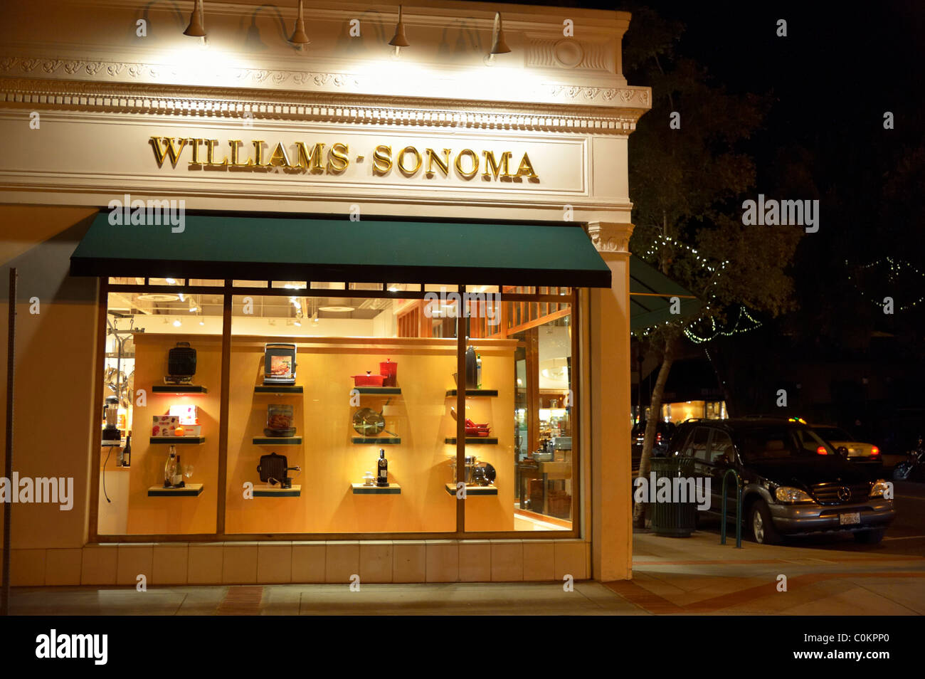 https://c8.alamy.com/comp/C0KPP0/williams-sonoma-commercial-store-los-gatos-california-ca-C0KPP0.jpg