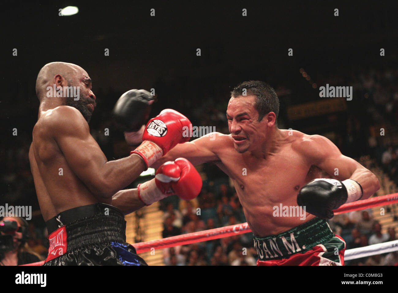 Juan Manuel Marquez (r) beat Joel Casamayor by technical knockout in the eleventh round to win the Ring Magazine Lightweight Stock Photo