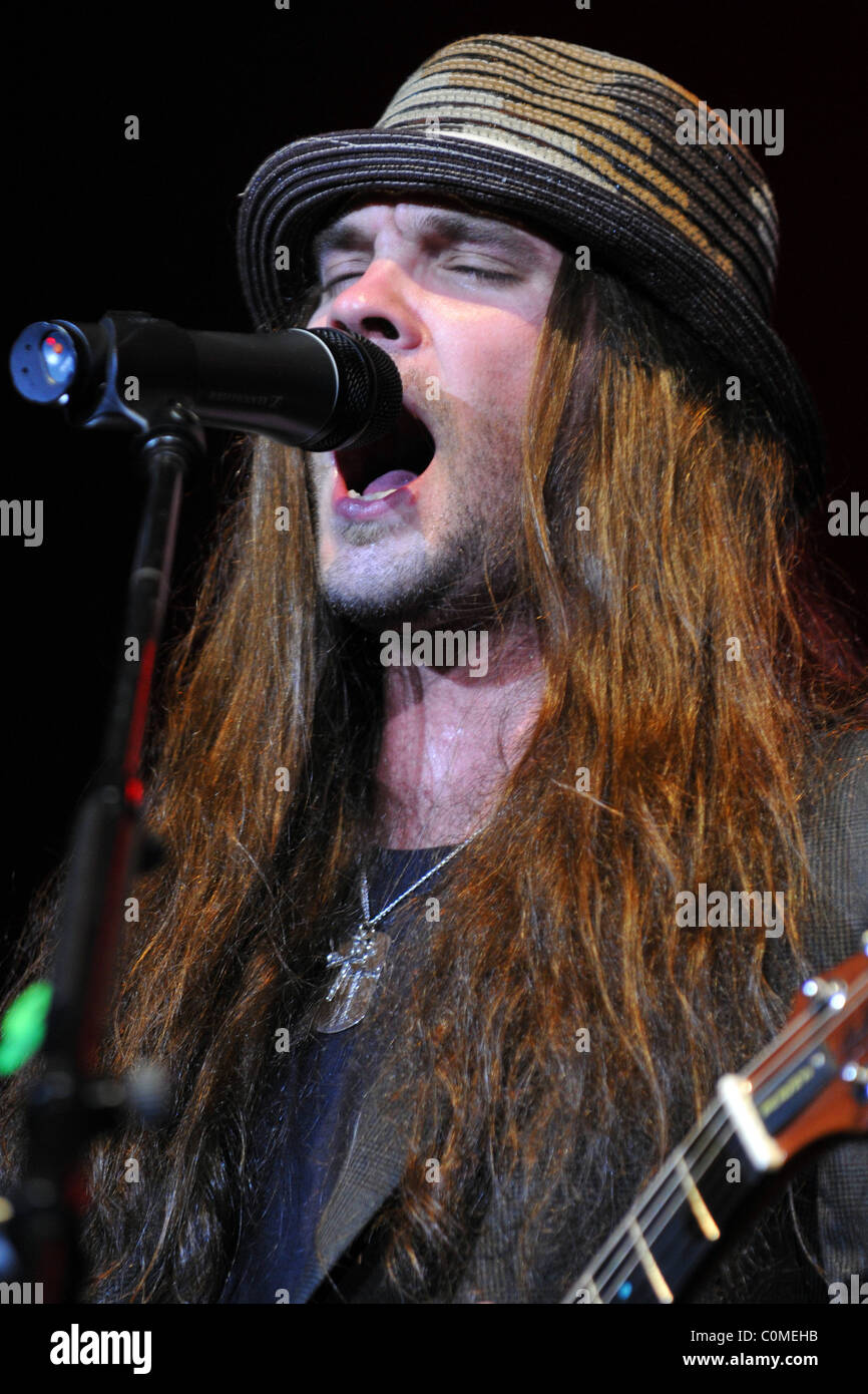 Bo Bice of 40 Years Ago Today performing The Beatles' 'Sgt. Pepper's Lonely Hearts Club Band