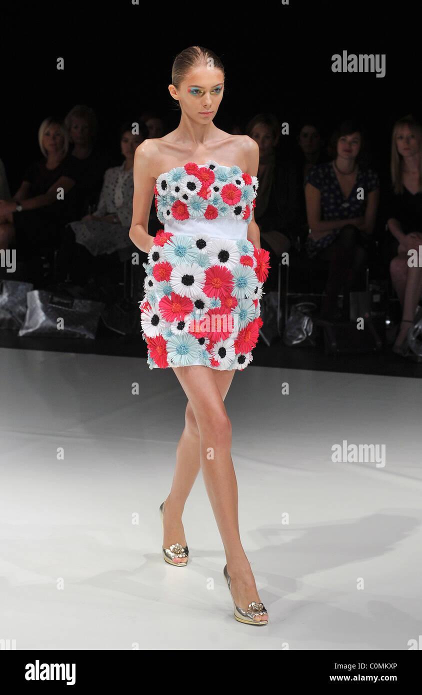 Model London Fashion Week - Ashley Isham Spring/Summer catwalk at the ...