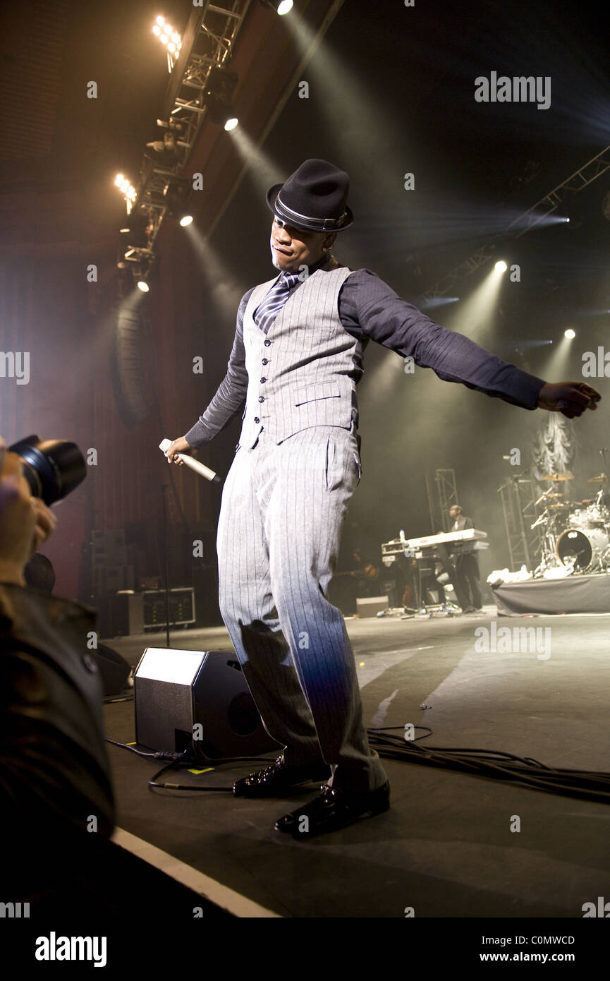 Ne Yo Performance Neyo performing hi-res stock photography and images - Alamy