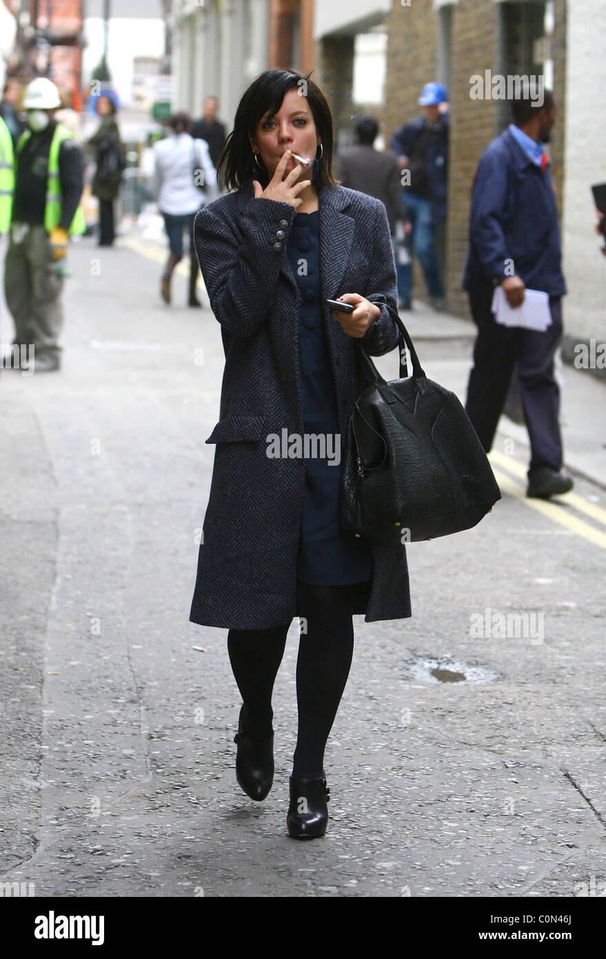 Lily Allen smoking a cigarette as she arrives at Pineapple Dance Studios  London, England - 03.10.08 Stock Photo