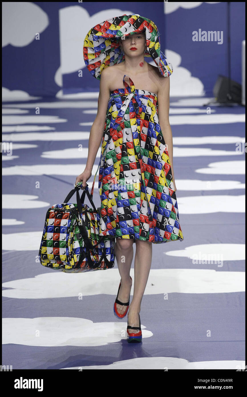 Model Paris Fashion Week - Spring/Summer 2009 - Jean-Charles De ...