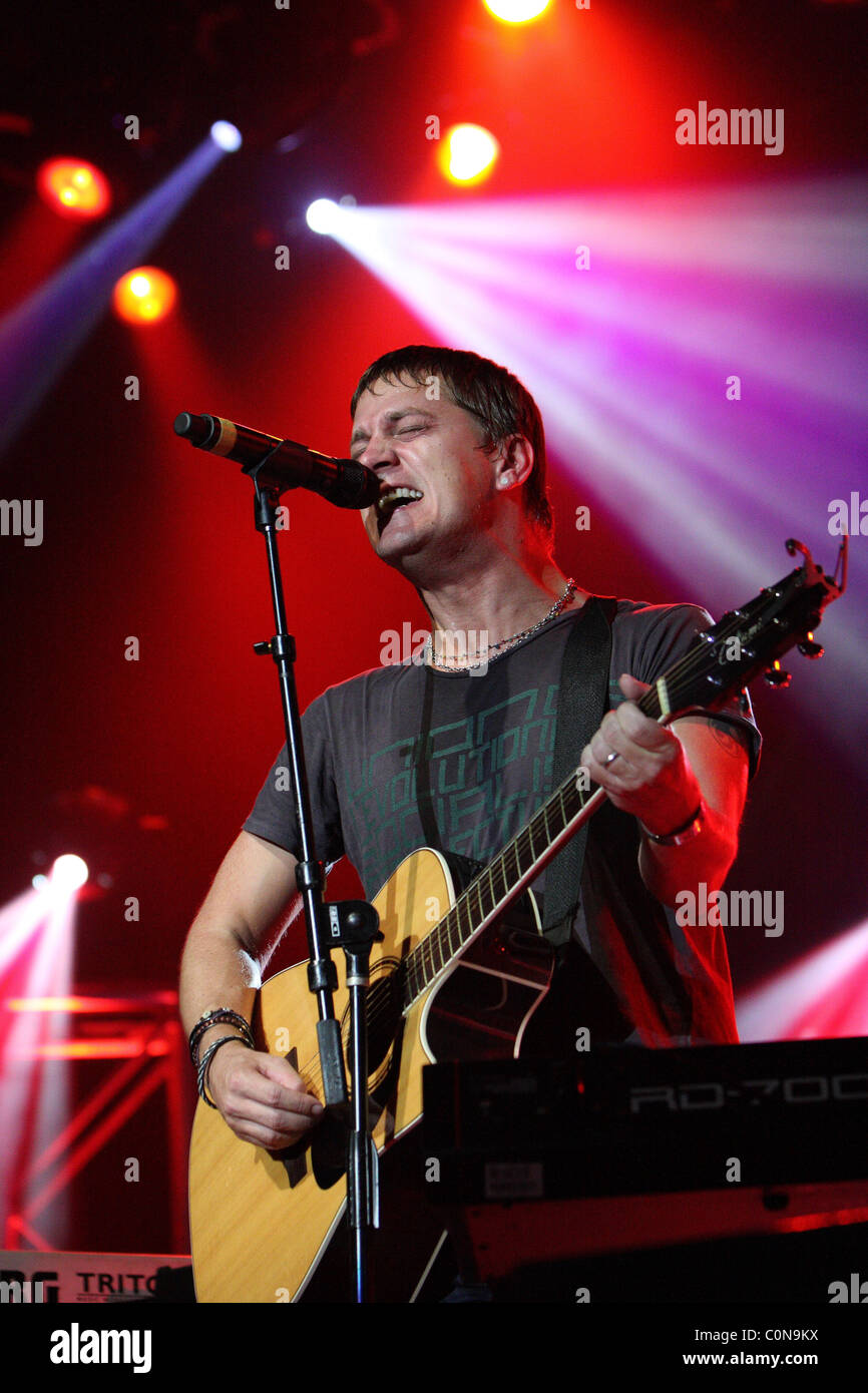 Rob Thomas performing in concert benefiting the Sidewalk Angels