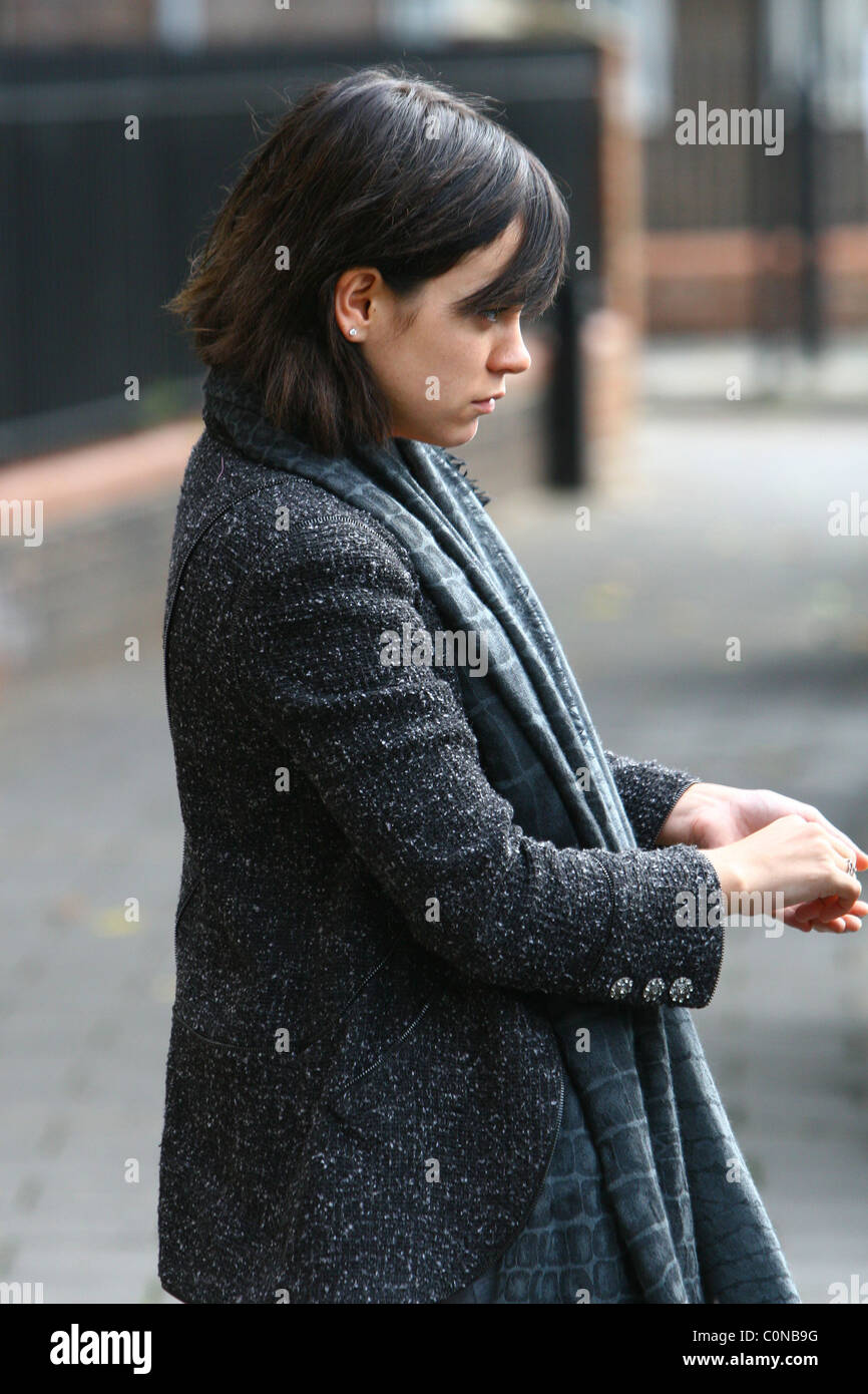 Lily Allen on her way to a meeting London, England - 06.10.08 A. Benjilali / Stock Photo