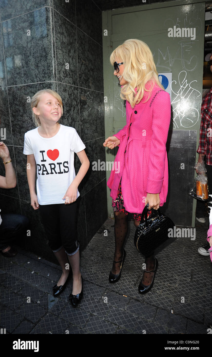 Paris Hilton leaves a hair salon in 