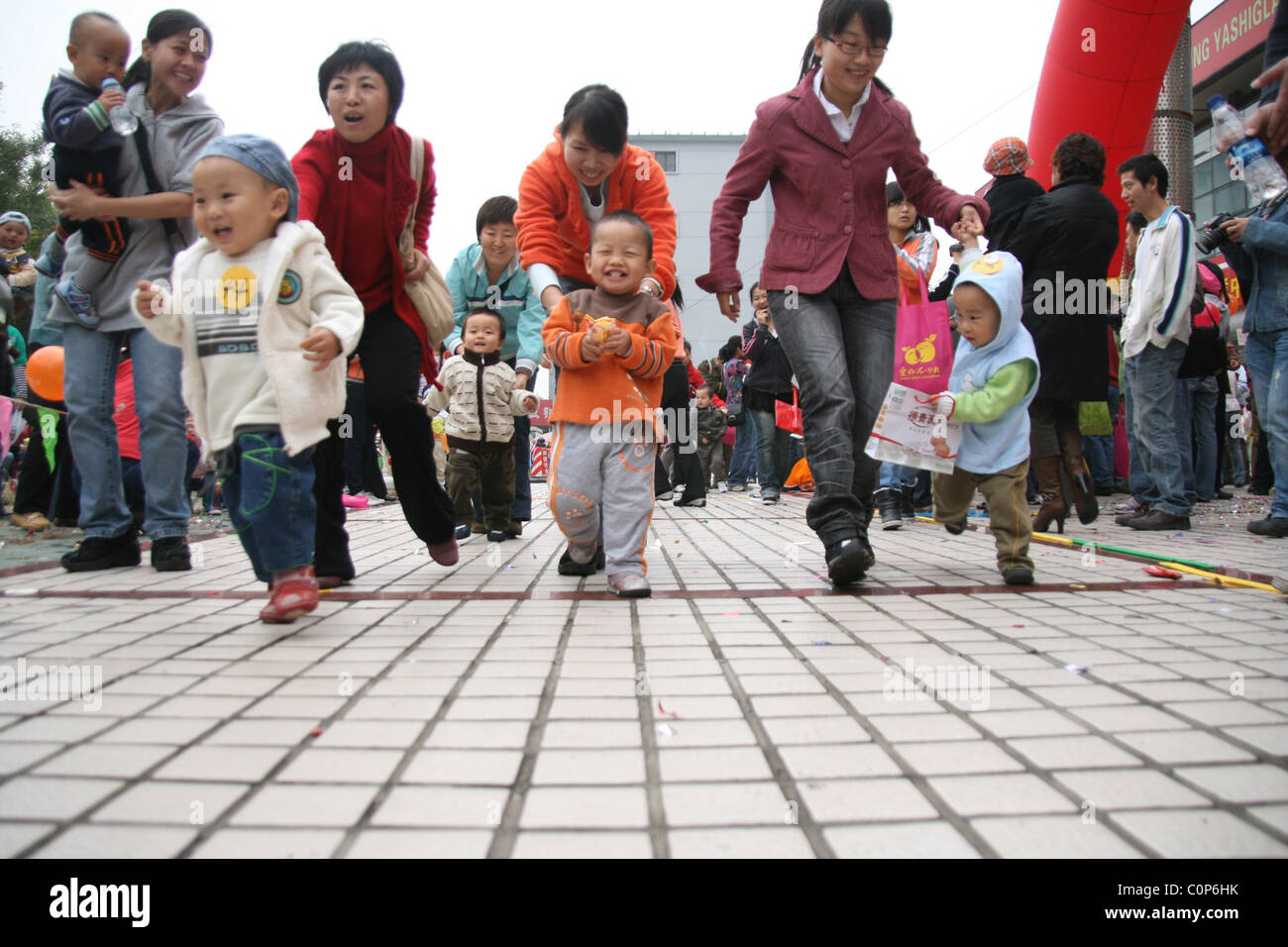 TRY BABY... It's the craziest sport ever - baby racing! Wacky parents ...
