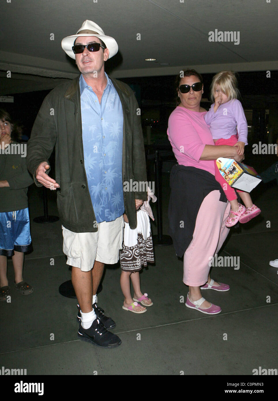 Lola sheen and sam sheen hires stock photography and images Alamy(02)