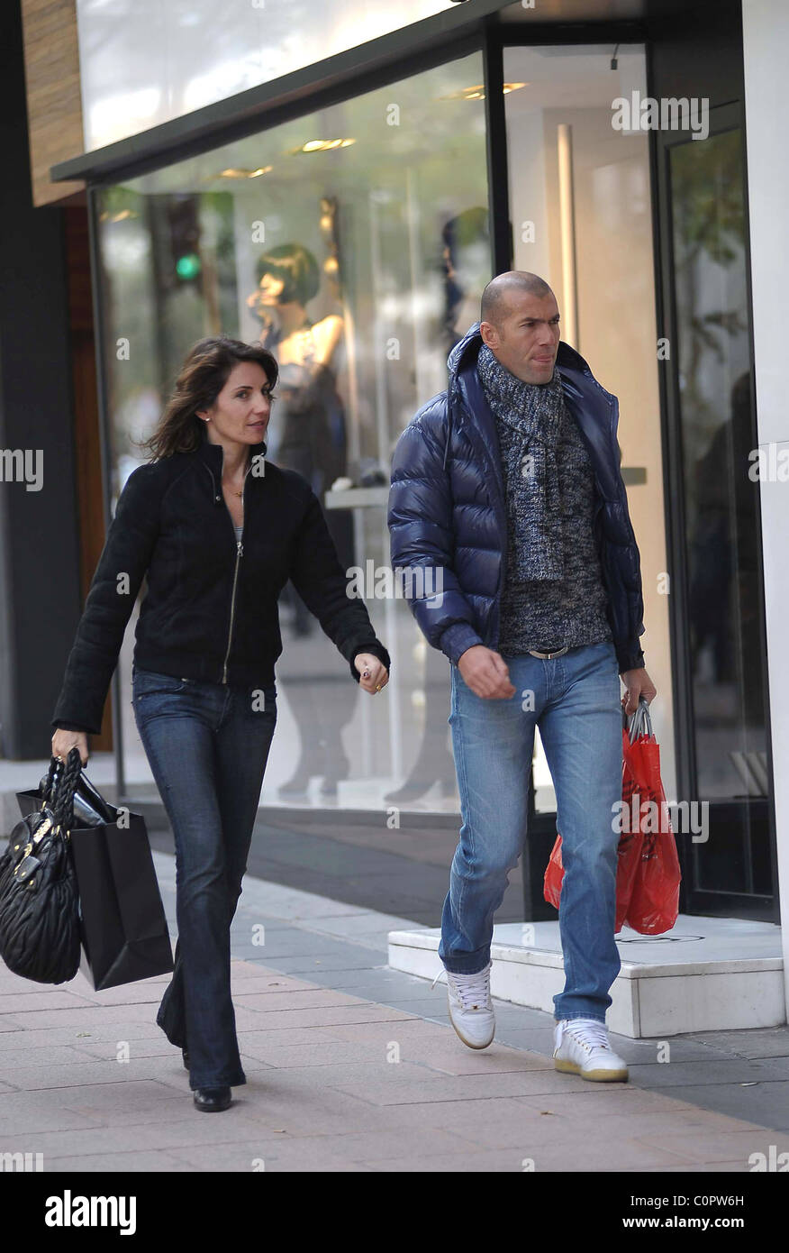 Zinedine Zidane Out shopping with his wife Veronique Zidane Madrid, Spain -  11.11.08 Stock Photo - Alamy