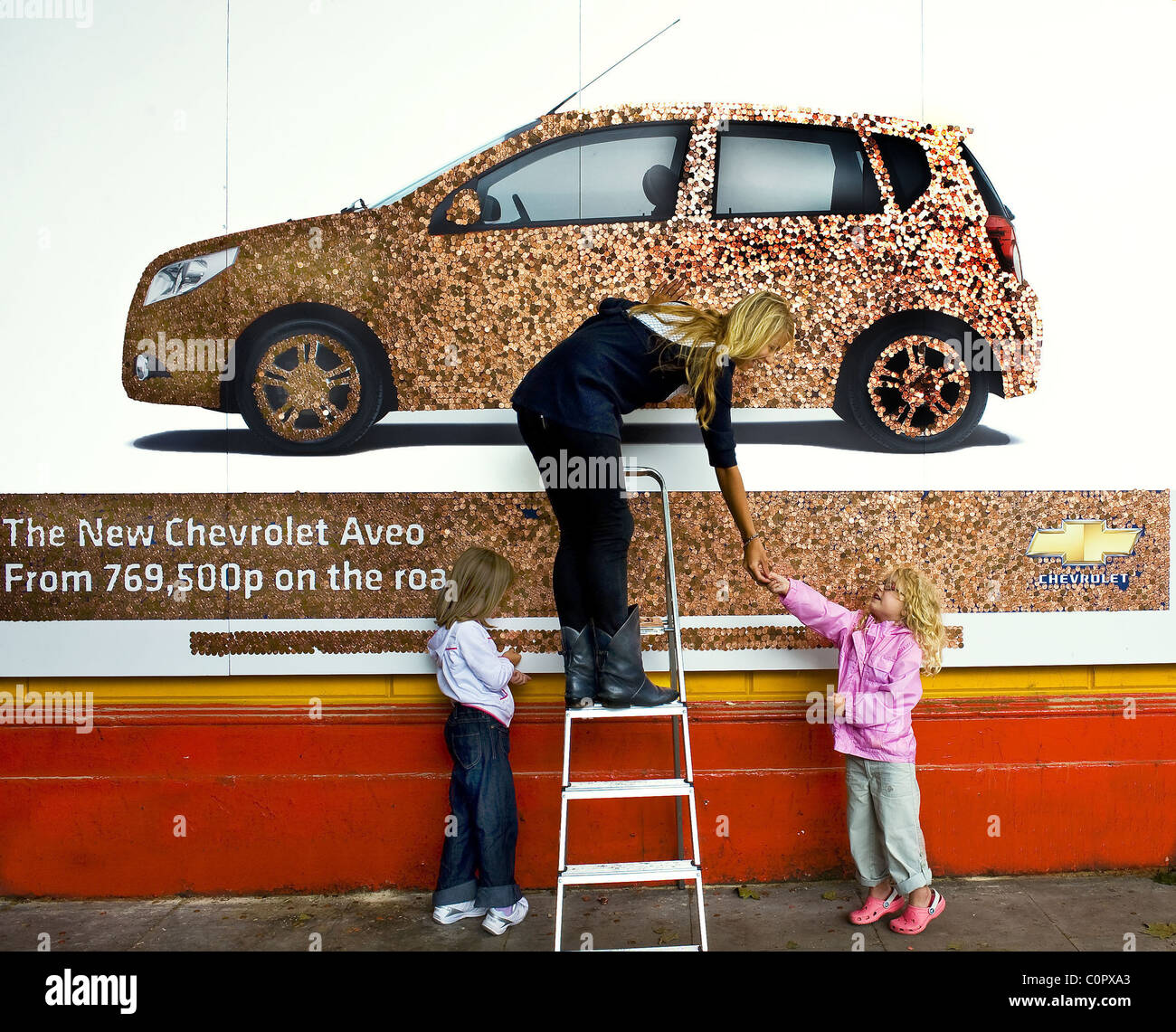 Страшная реклама авто. Реклама автомобиля. Необычная реклама автомобилей. Креативная реклама на машине. Креативная автомобильная реклама.