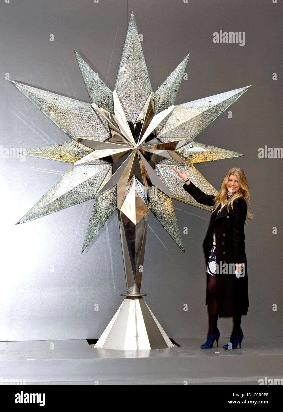 Fergie aka Stacy Ferguson unveils Swarovski's 2008 Rockefeller Center Tree-Topper  Star New York City, USA - 12.11.08 Stock Photo - Alamy