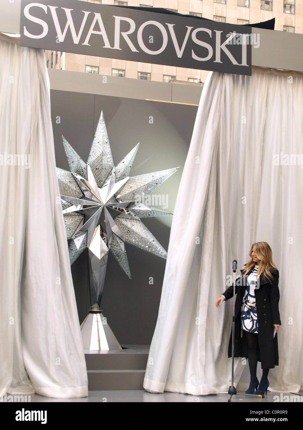 Fergie aka Stacy Ferguson unveils Swarovski's 2008 Rockefeller Center ...