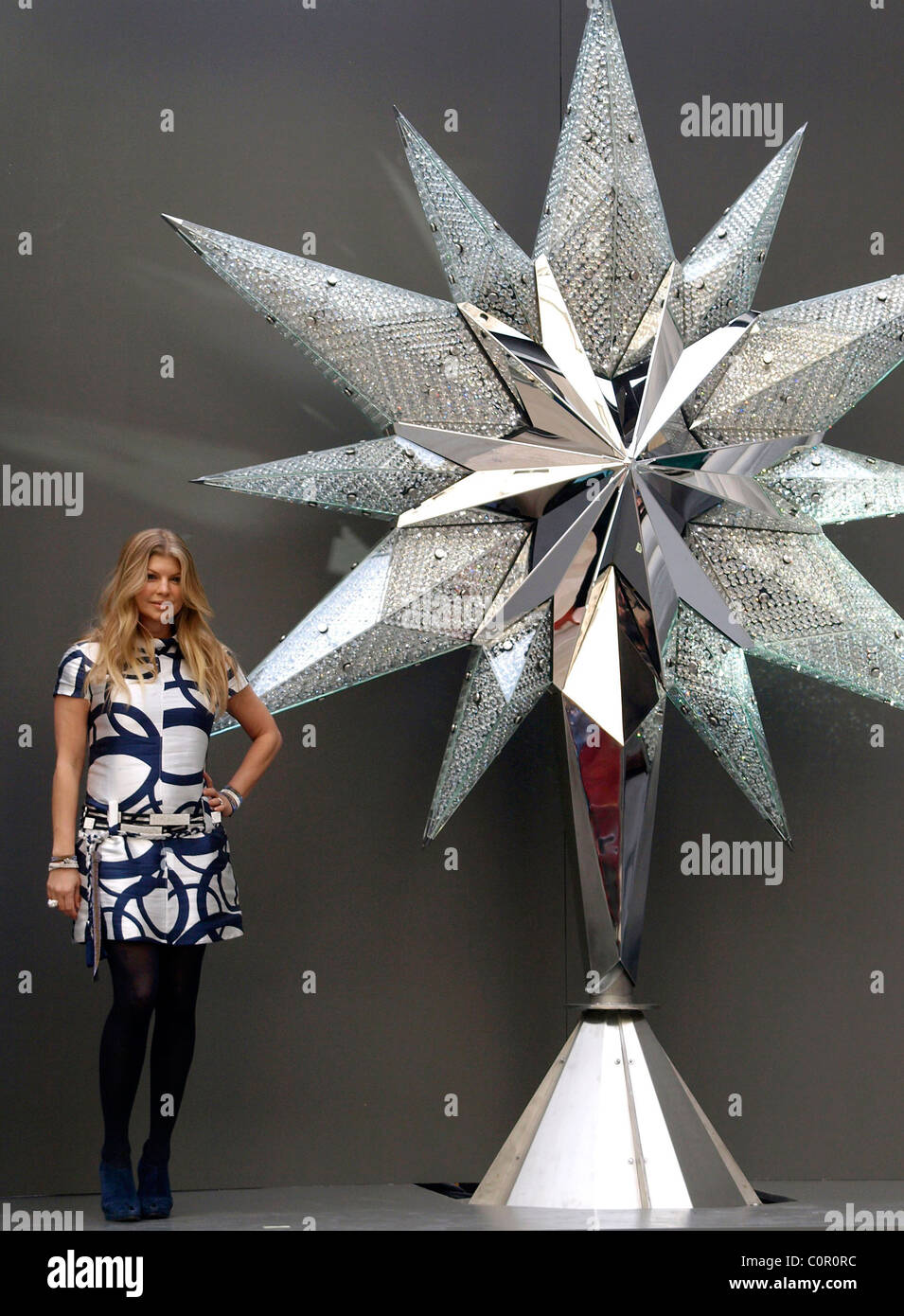 Fergie aka Stacy Ferguson unveils Swarovski's 2008 Rockefeller Center ...