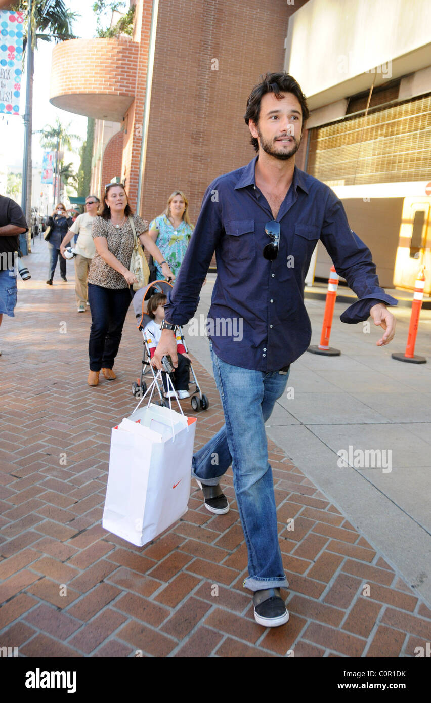 Rodrigo Santoro leaving a medical building in Beverly Hills carrying a