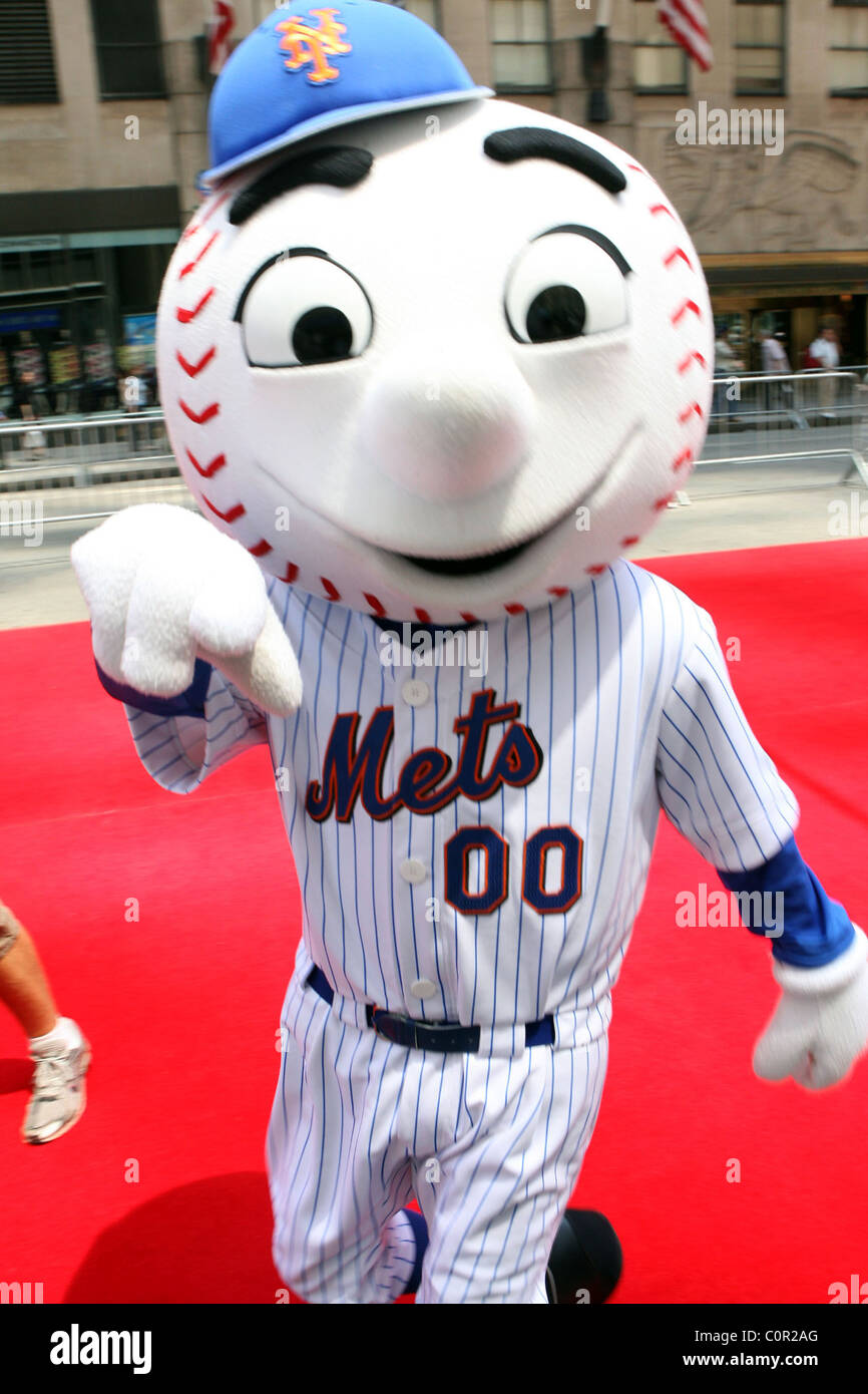 NY Mets mascot Mr. Met 2008 MLB All-Star Week - Red Carpet Parade on 6th  Avenue New York City, USA - 15.07.08 Stock Photo - Alamy