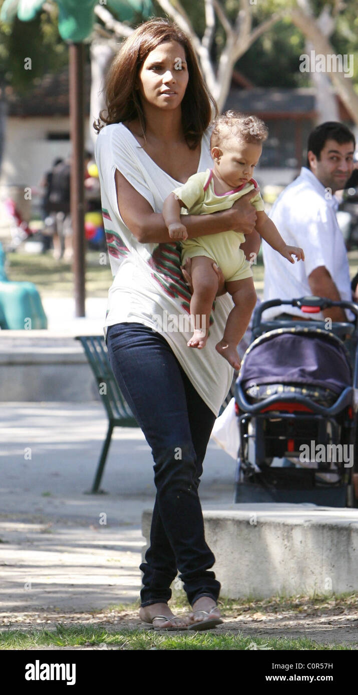 Halle Berry spending time with her baby daughter Nahla Ariela Aubry and(02)
