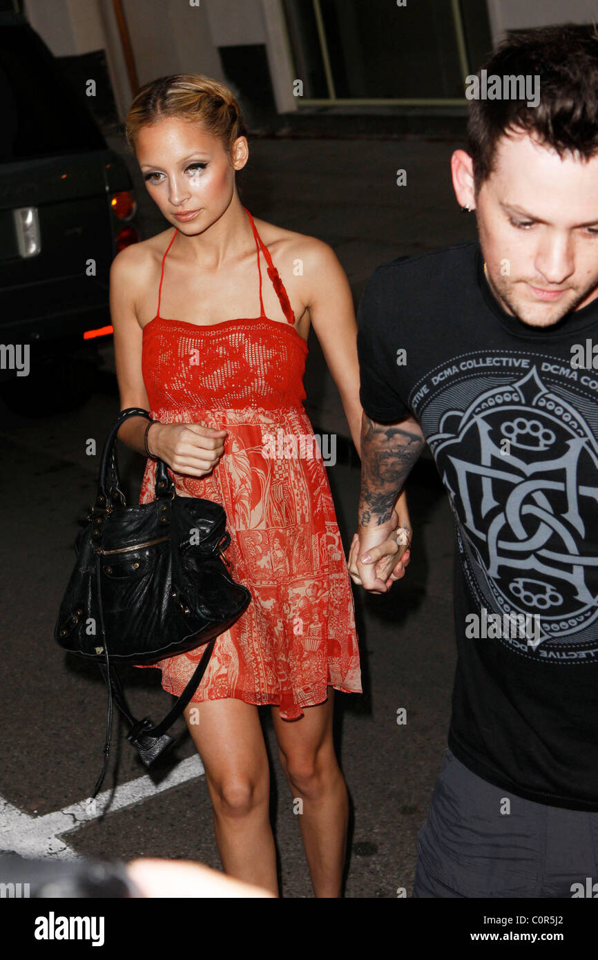 Nicole Richie and Joel Madden exit the Byron Allen hair salon Los Angeles,  California - 13.11.08 Stock Photo - Alamy