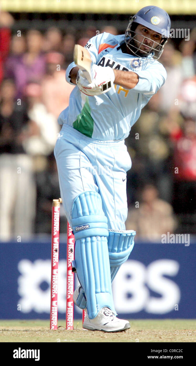 Yuvraj Singh India Versus England Cricket Series 08 09 Second One Day International At The Maharani Usharaje Trust Cricket Stock Photo Alamy