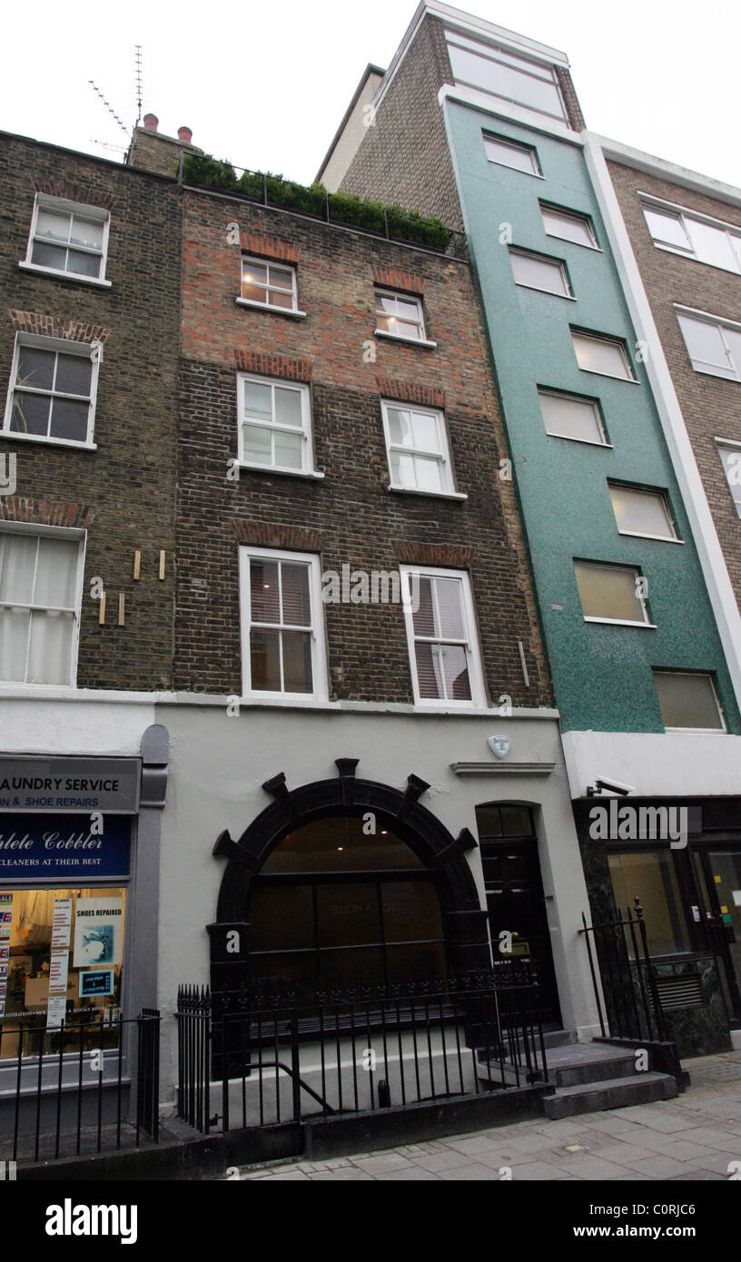 GV of the new house that director Guy Ritchie has just purchased in ...