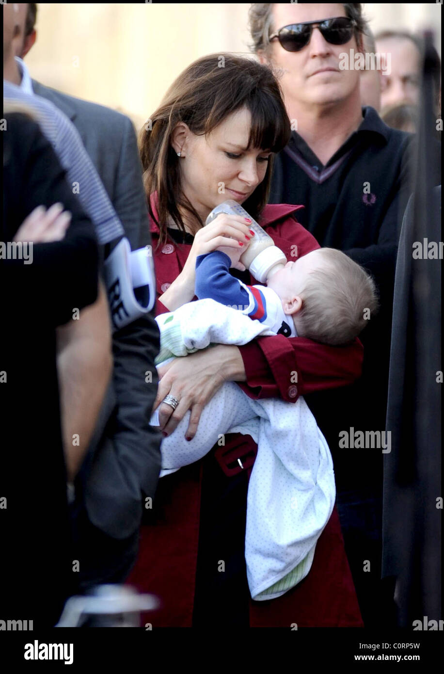 Mary Lynn Rajskub son Valentine Anthony Rolph Kiefer Sutherland receives  the 2,377th Star on the Hollywood Walk of Fame Los Stock Photo - Alamy