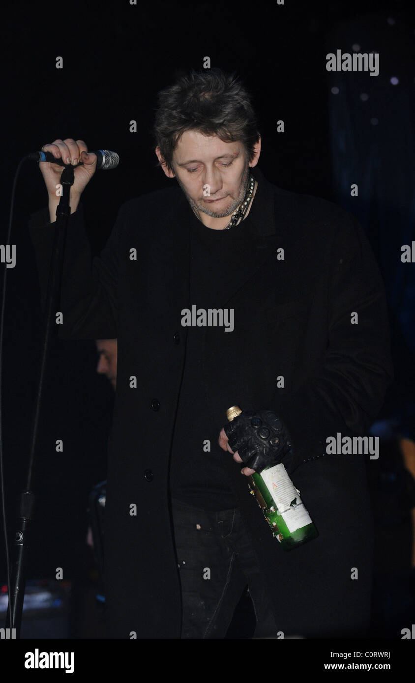 Shane Macgowan Of The Pogues Performing At The Brixton Academy Stock Photo Alamy alamy