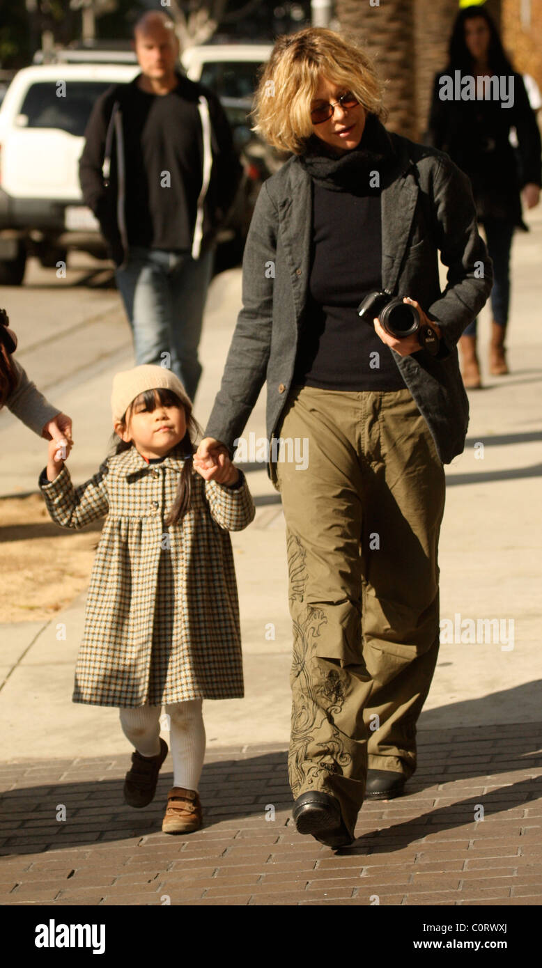 Meg ryan family out santa hi-res stock photography and images - Alamy