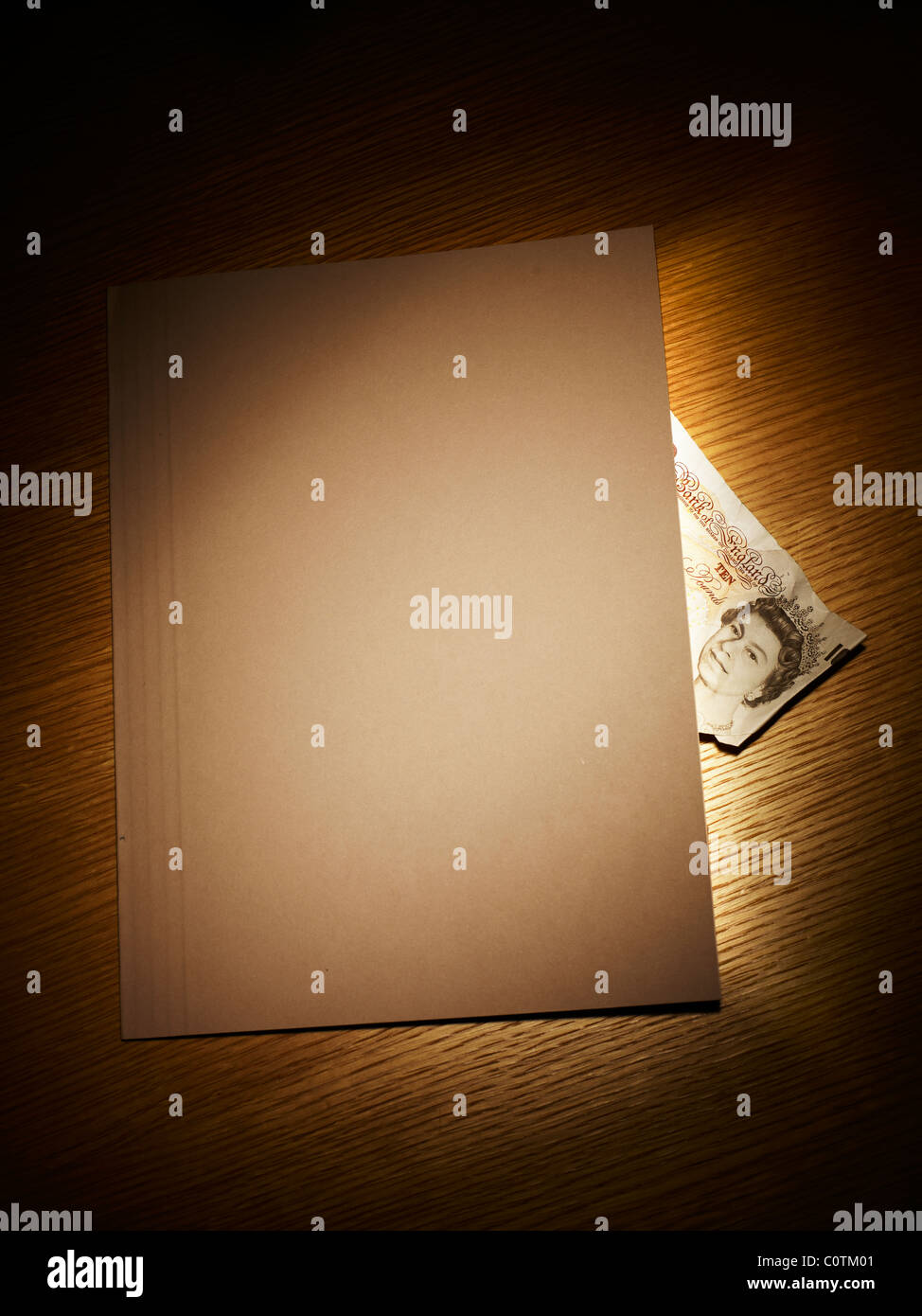 folder with a ten pound note Stock Photo