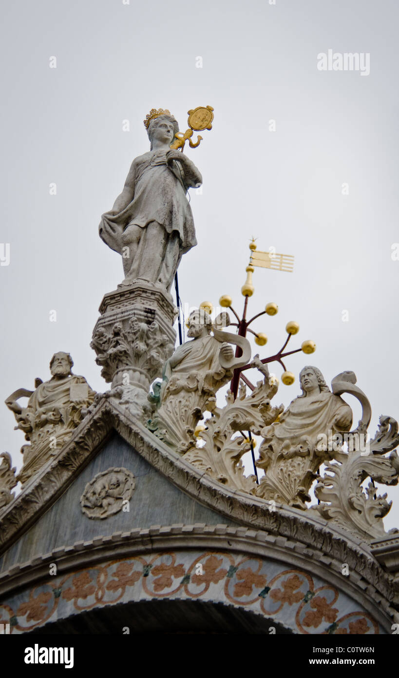 Doges palace top hi-res stock photography and images - Alamy